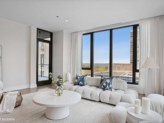 2nd image of 1550 N Clark St #804