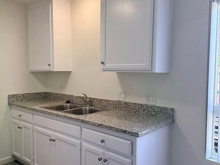 236 Kennedy St — Photo 15