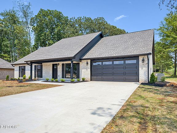 3rd image of 806 Johnson Rd