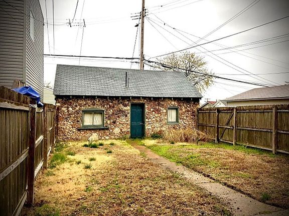 3rd image of 5215 Botanical Ave