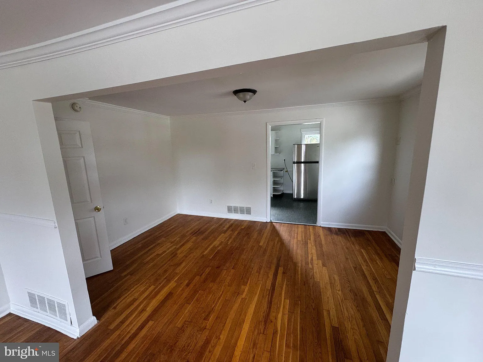 3 bed, 2.0 bath, 1534 sqft, $2,300 — Photo 3