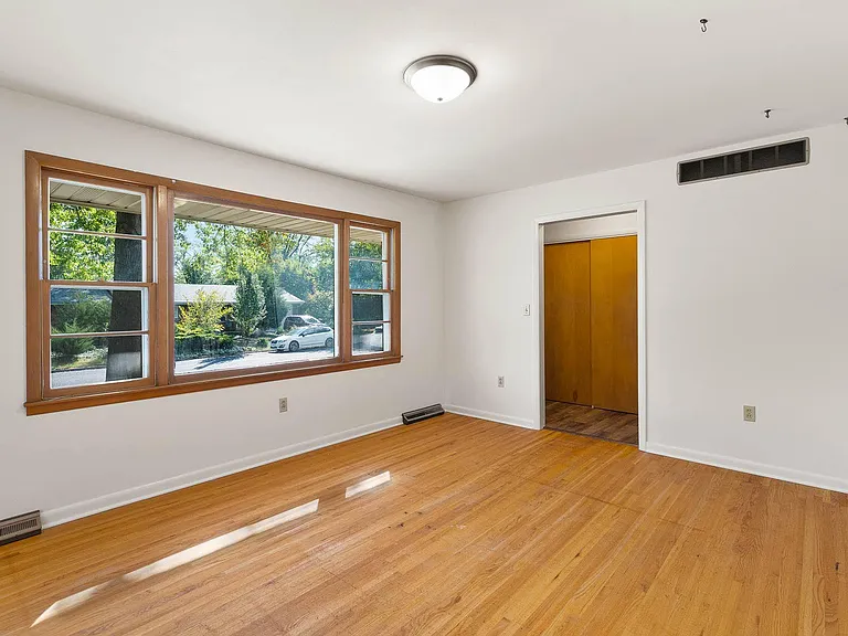 2107 Garden Dr — Photo 3