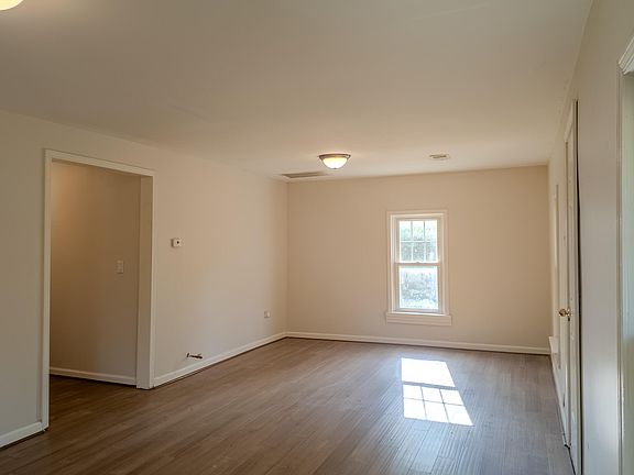 5th image of 107 Carl St