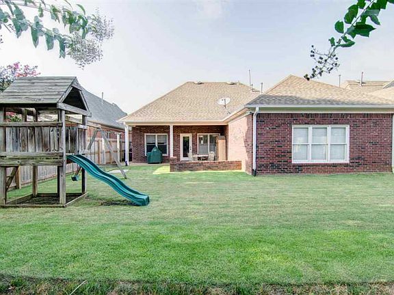 3rd image of 8517 Farley Ave
