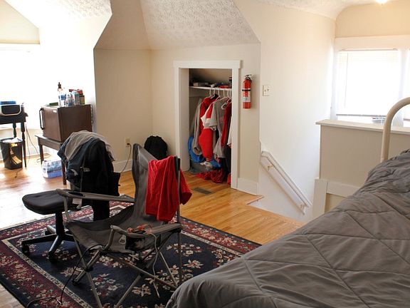 3rd image of 328 Chittenden Ave