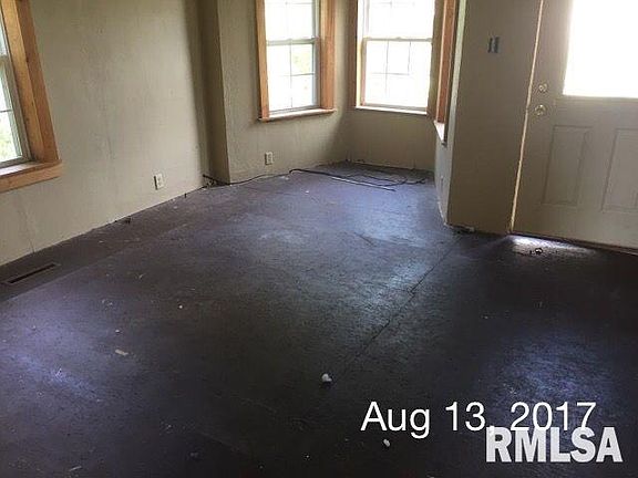 4th image of 706 E Elm St