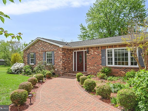 3rd image of 9757 Moor Green Dr
