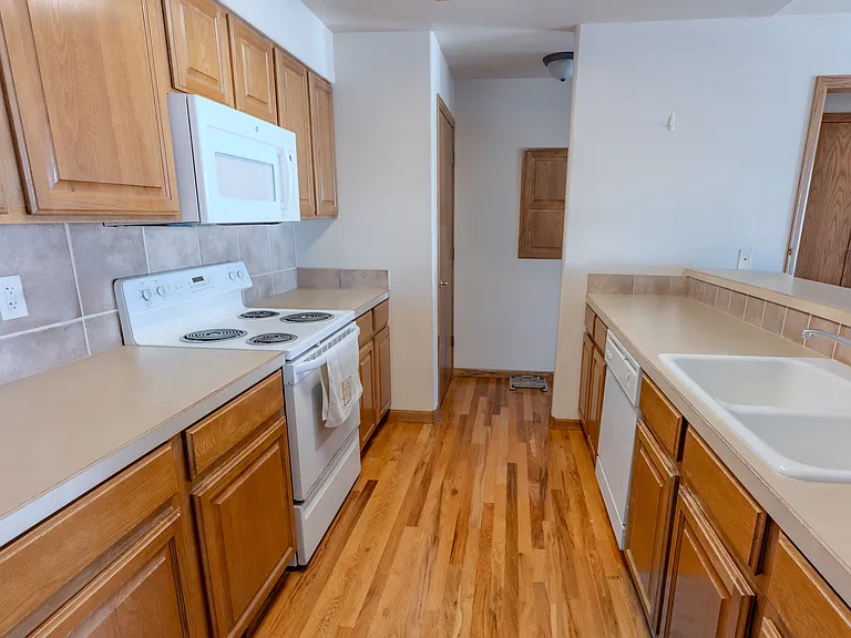 5151 Boardwalk Dr #R2 — Photo 7
