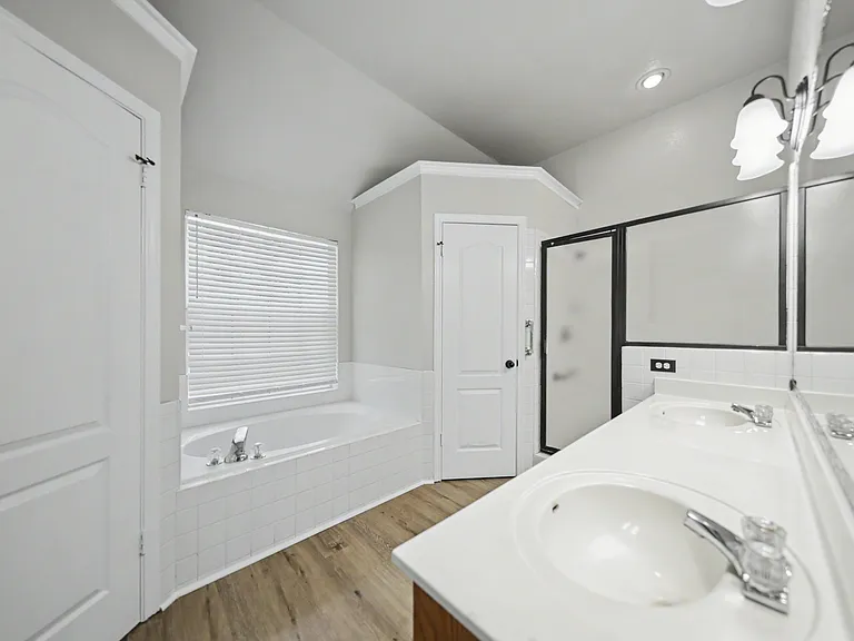 616 Man O War Dr — Photo 18