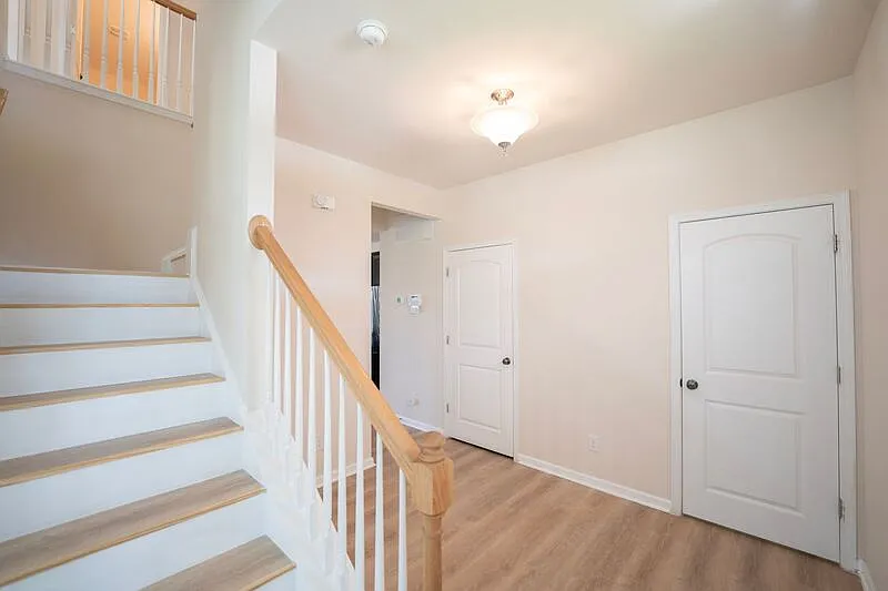 4 bed, 2.5 bath, 2200 sqft, $2,600 — Photo 4