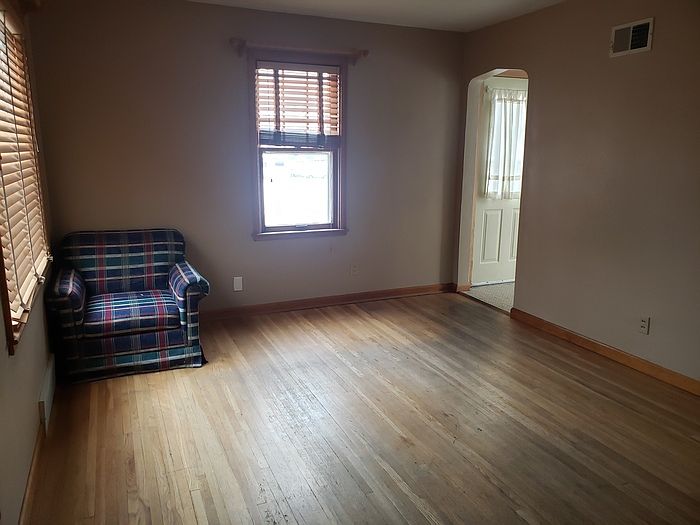 2nd image of 729 S Grange Ave