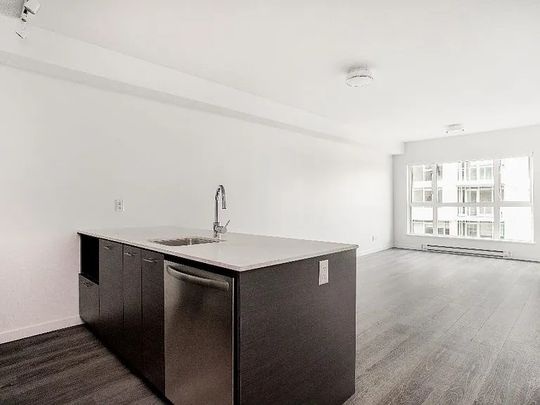 537 Foster Ave — Photo 32
