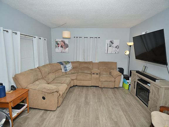 3rd image of 529 Lincoln St