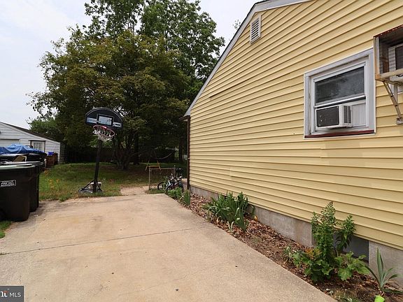 4th image of 115 Country Club Rd
