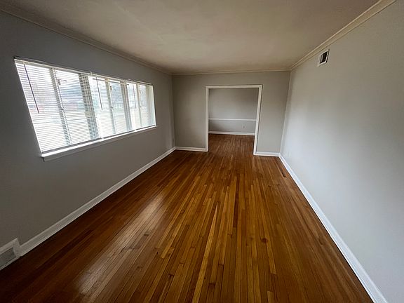 3rd image of 1634 Oakwood Dr