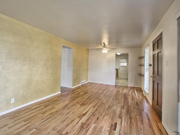 4th image of 4744 Estes St