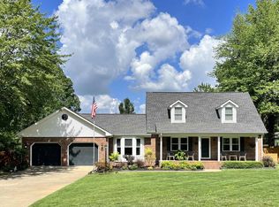 565 Fairview Dr, Paducah, KY 42001