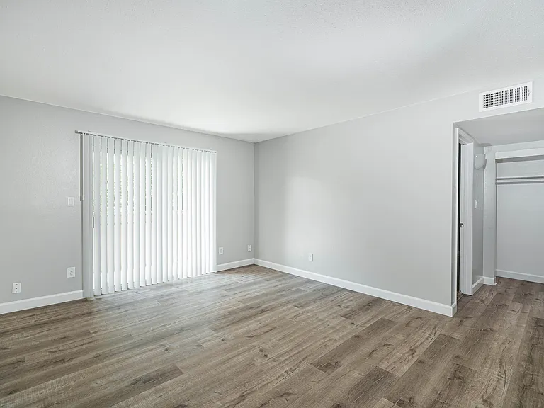 Crestview North Apartments — Photo 2