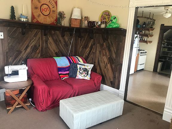 Living room (kitchen to the right)