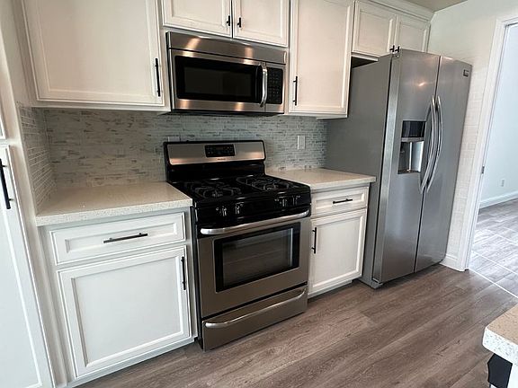 5th image of 749 Capricorn Cir