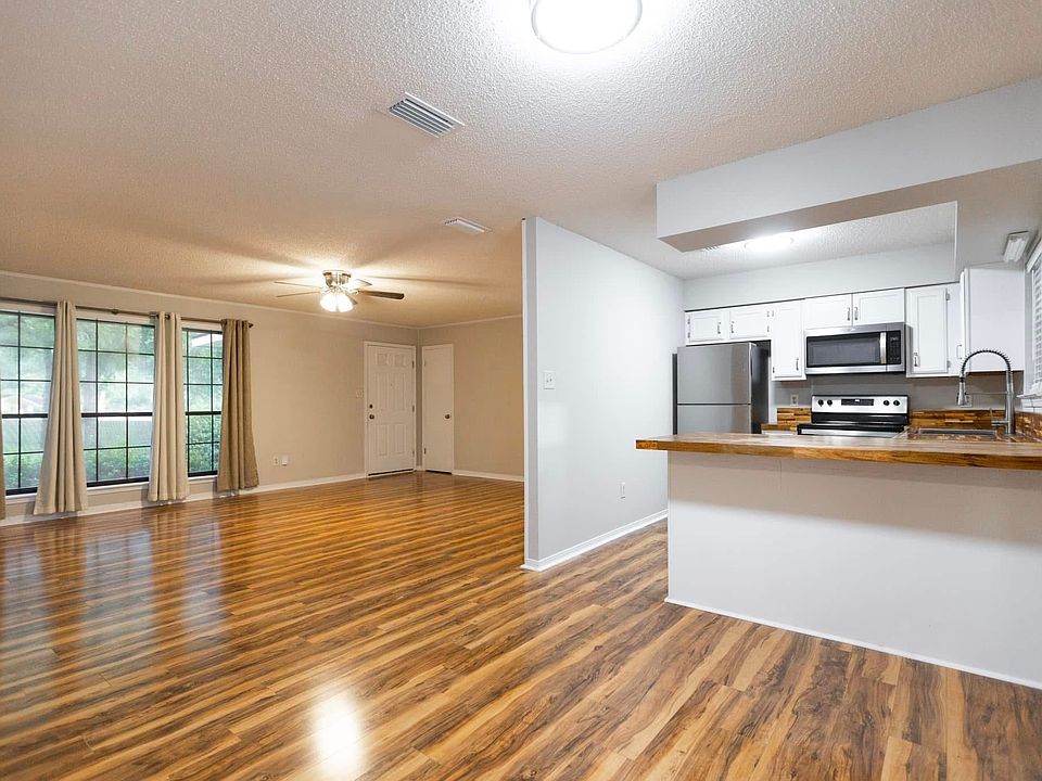 Kitchen, Living Room, Breakfast Area