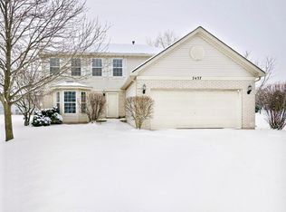 2437 Smithfield Ct, Aurora, IL 60503