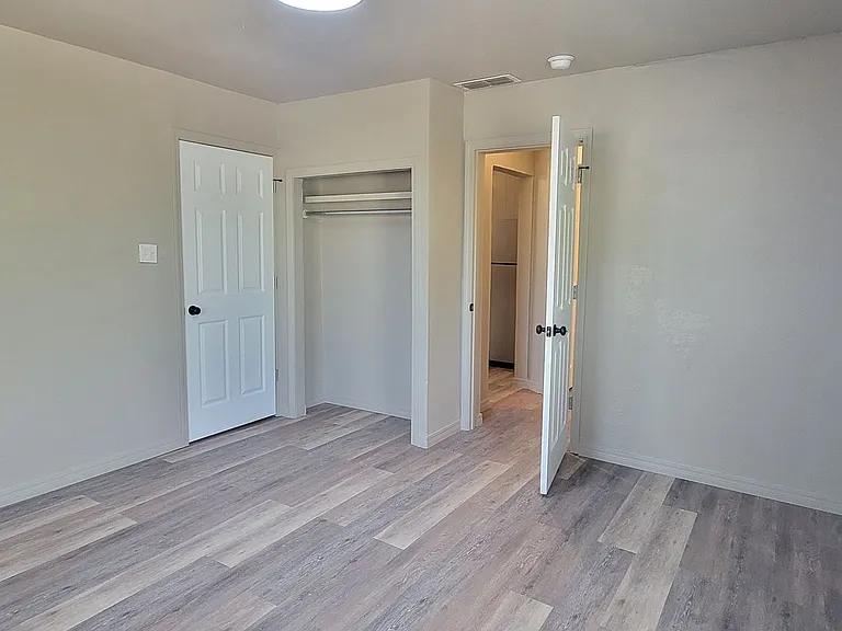 805 S Avenue C — Photo 15