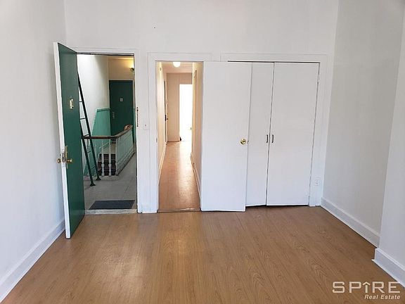 2nd image of 3136 Greenpoint Ave APT 3R