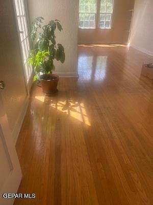 5th image of 712 E Baltimore Dr