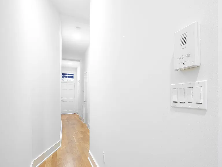 1268 Hampshire St — Photo 9