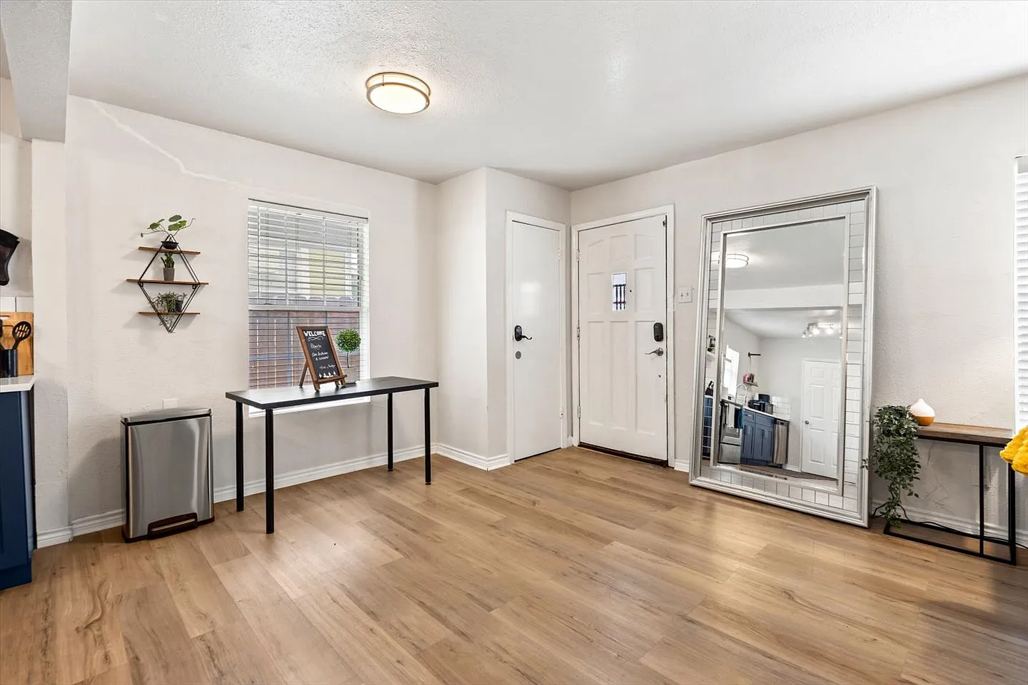 2 bed, 925 sqft, $1,750 — Photo 2