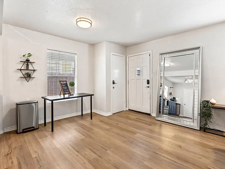 702 El Monte Blvd — Photo 2