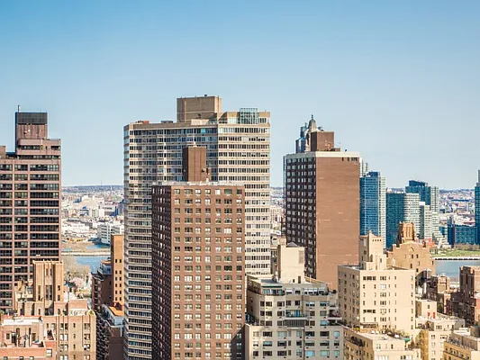 Sold by Sotheby's International Realty | media 25