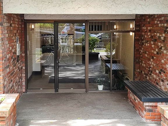 3rd image of 1933 W 5th Ave #202