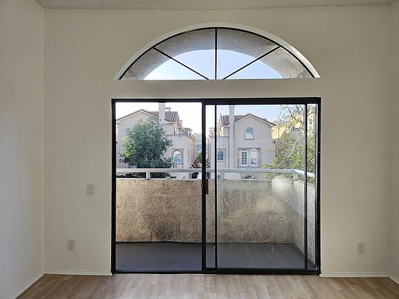 3rd image of 5718 Camellia Ave APT 201