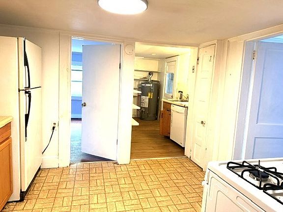 3rd image of 170 Wareham Rd