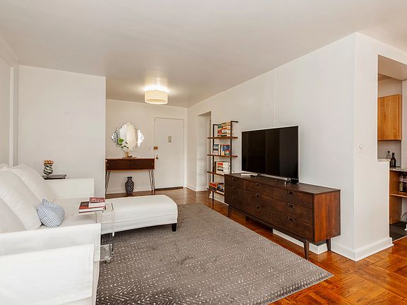 4th image of 3901 Independence Ave APT 5D
