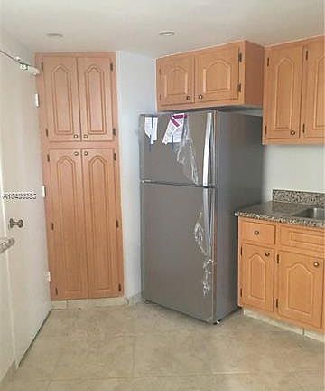 4th image of 825 Brickell Bay Dr APT 551