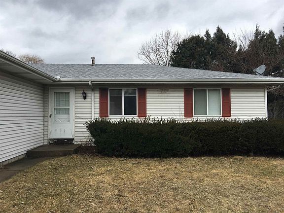 2nd image of 923 Sprucewood Ln