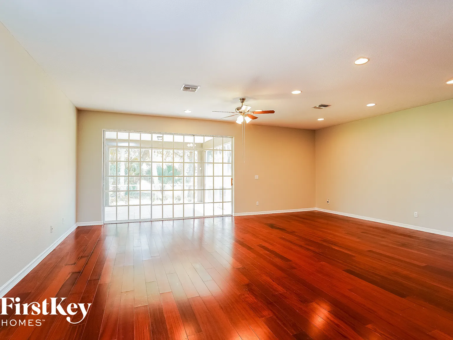 3 bed, 2.0 bath, 2208 sqft, $2,030 — Photo 2