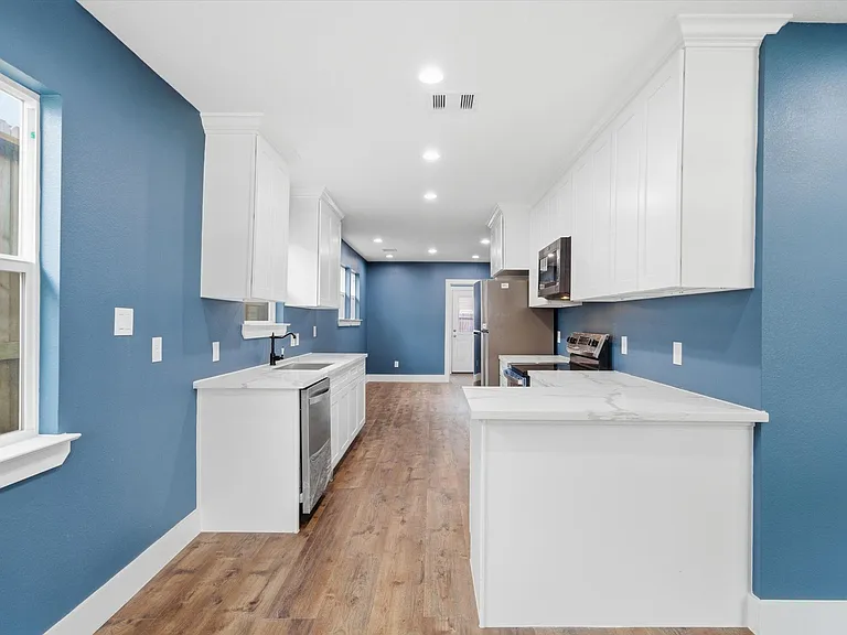 1210 Crockett St — Photo 11