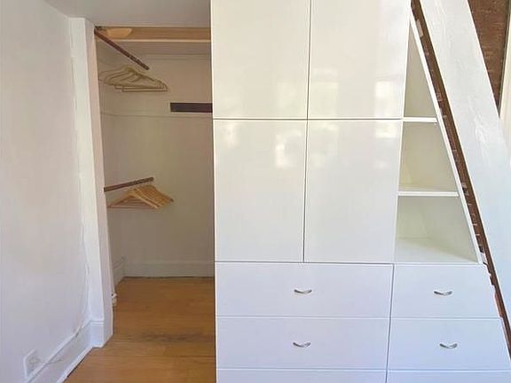 3rd image of 42 Saint Marks Pl APT 1