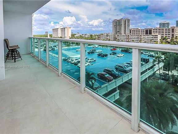 3rd image of 100 Bayview Dr APT 631