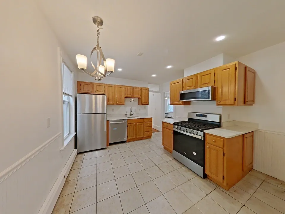 39 Newport St #2
