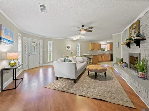 5544 Goodland Dr, Greenwell Springs, LA 70739