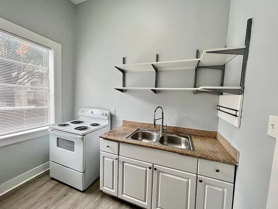 1st image of 1318 Willow St APT 1