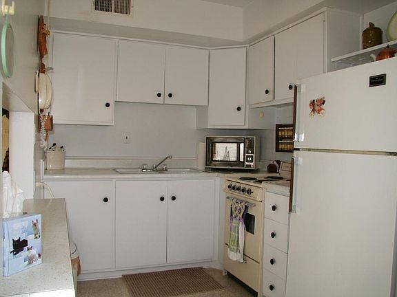 4th image of 1439 S Jones Blvd APT D16