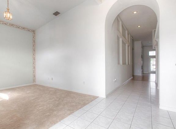 4th image of 18106 Latimer Ln