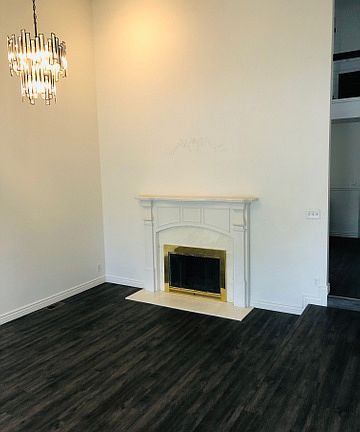 4th image of 742 S Hanover Dr