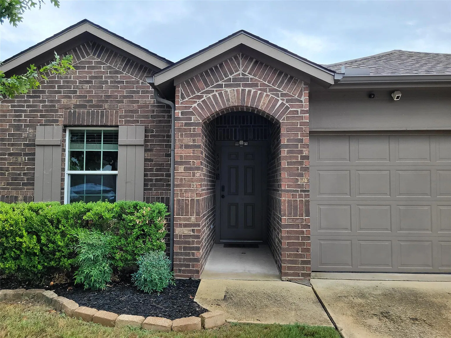 3 bed, 2.0 bath, 1580 sqft, $2,000 — Photo 2
